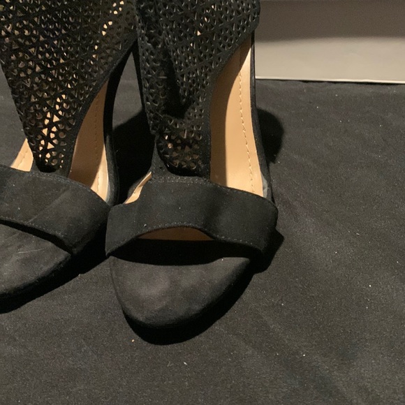 Black strap heel. Size 7.5 . A BCBGeneration design - Picture 4 of 4